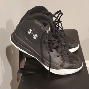Under Armour Basketball Sneakers/ sz7/ Black